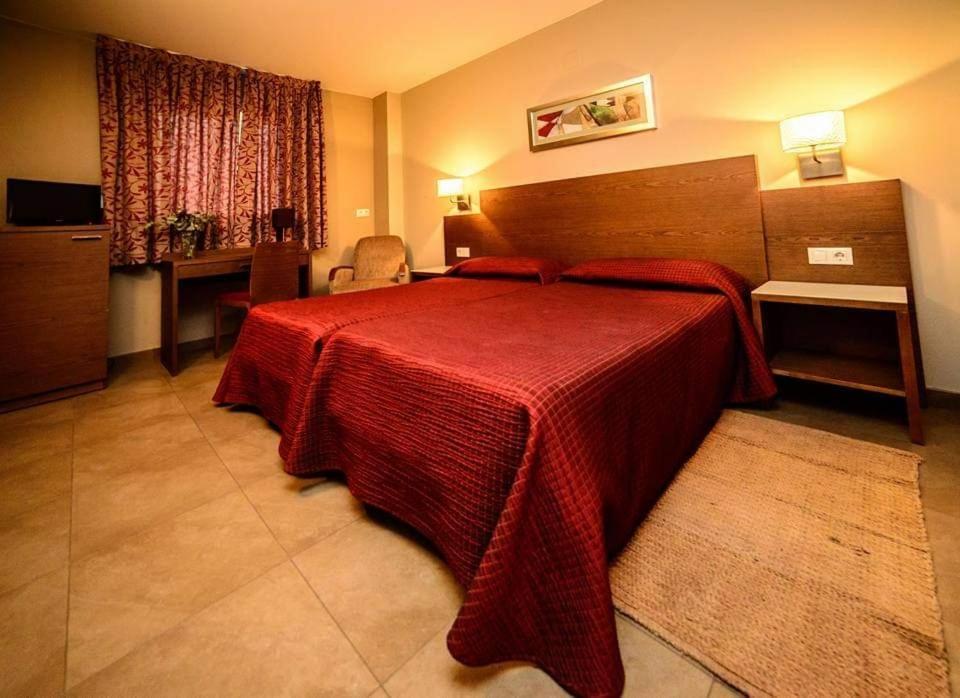 Hotel Ciutat De Carlet ภายนอก รูปภาพ
